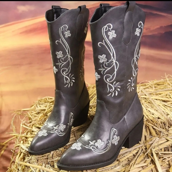 Point Toe Block Heels Boots - Picture 2 of 5